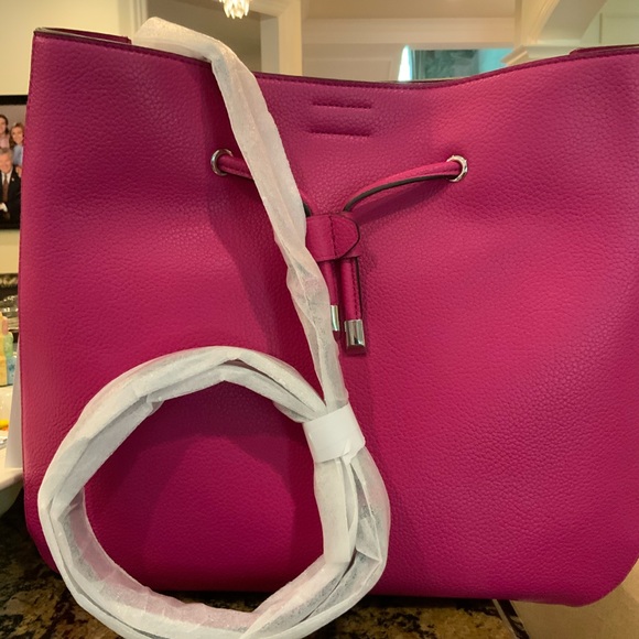 NWT Calvin Klein Fuschia Hobo Bag with 2 different types of shoulder straps - Picture 4 of 7